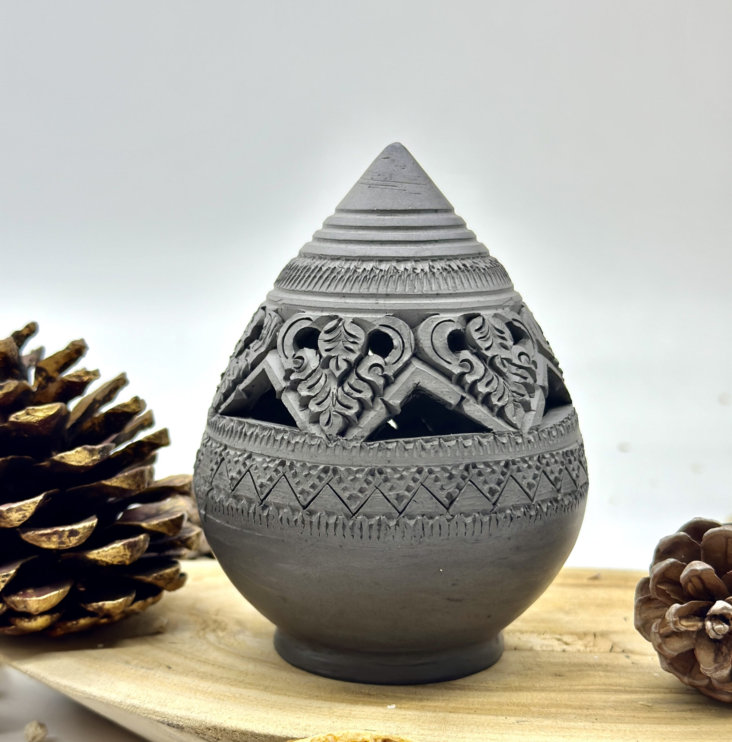 maison-miko-night-sense-lotus-petal-candle-gray-175ml.jpg MAISON MIKO 9th Sense Candle Gray 175 ml in handmade Ko Kret Lotus Petal pottery
