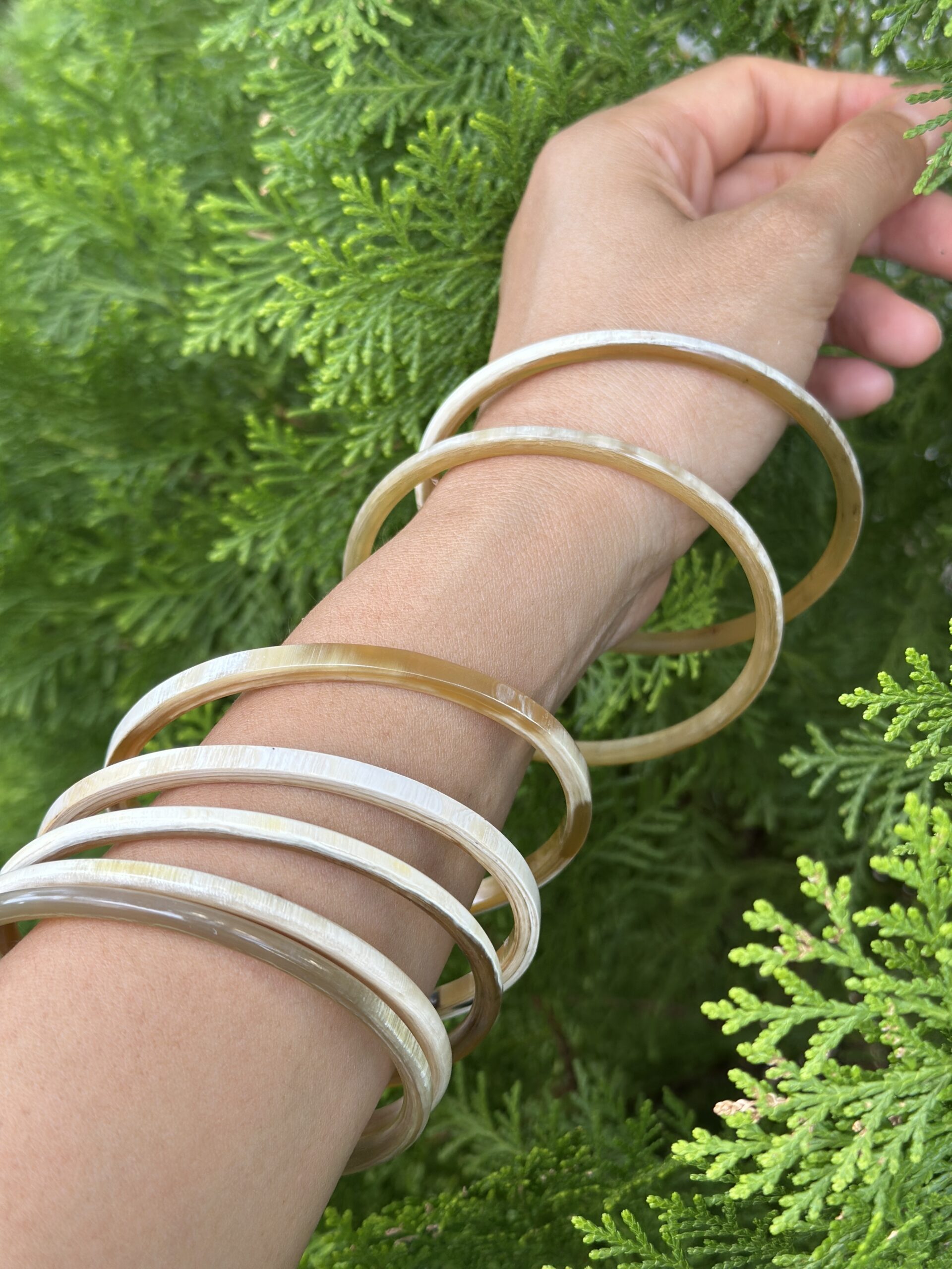 ivory-natural-buffalo-horn-bangles-set-of-7-maison-miko-3