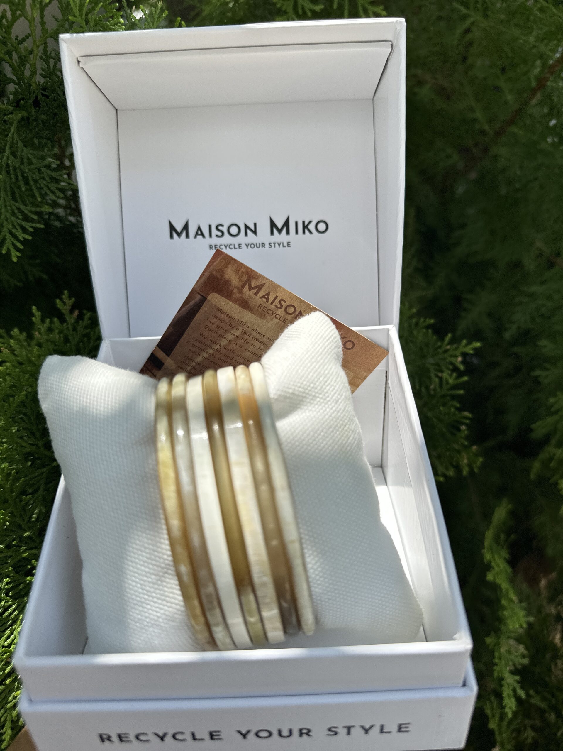 ivory-natural-buffalo-horn-bangles-set-of-7-maison-miko-4