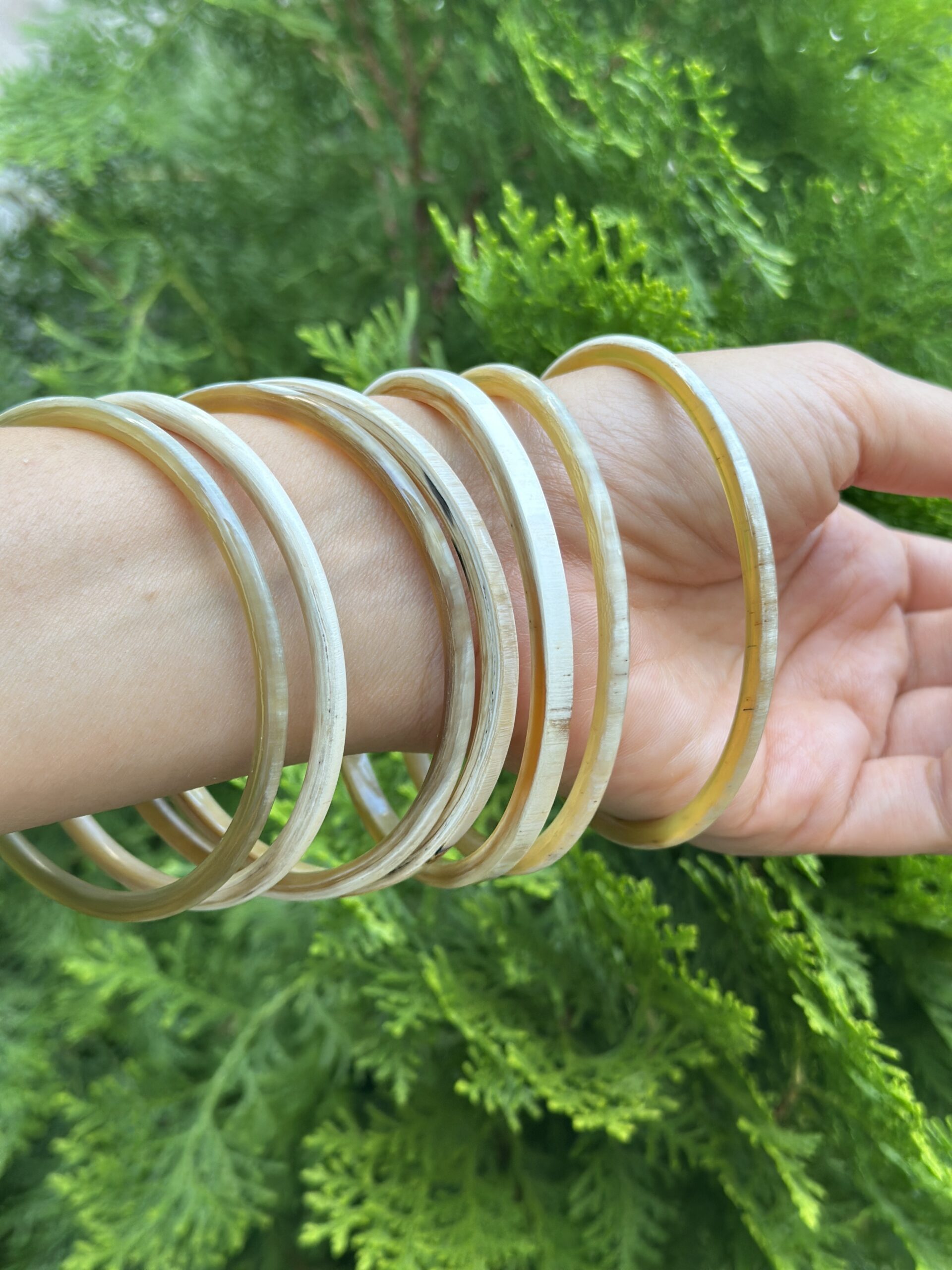 ivory-natural-buffalo-horn-bangles-set-of-7-maison-miko-8