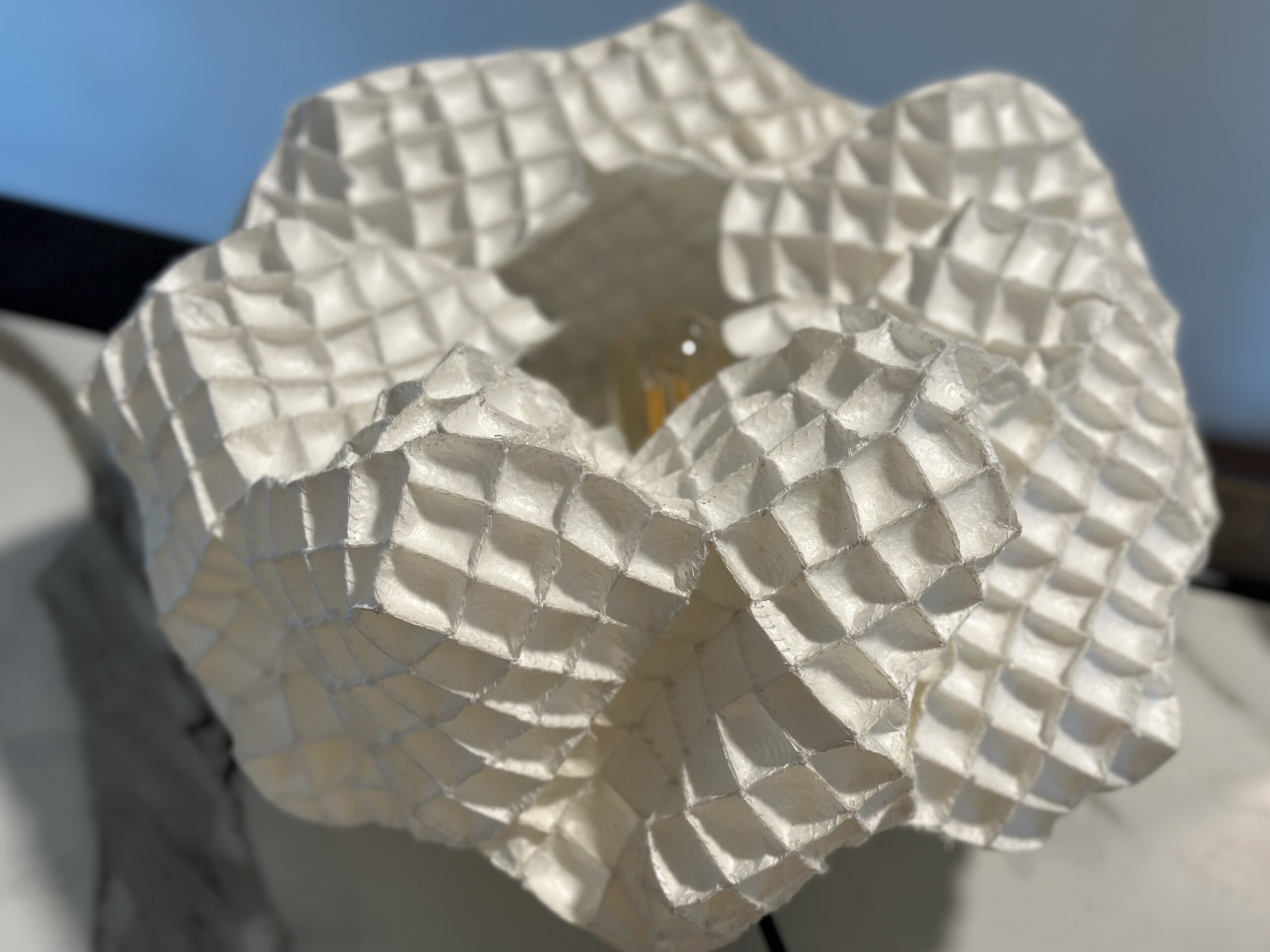 med-lotus-cocoon-lamp-n1
