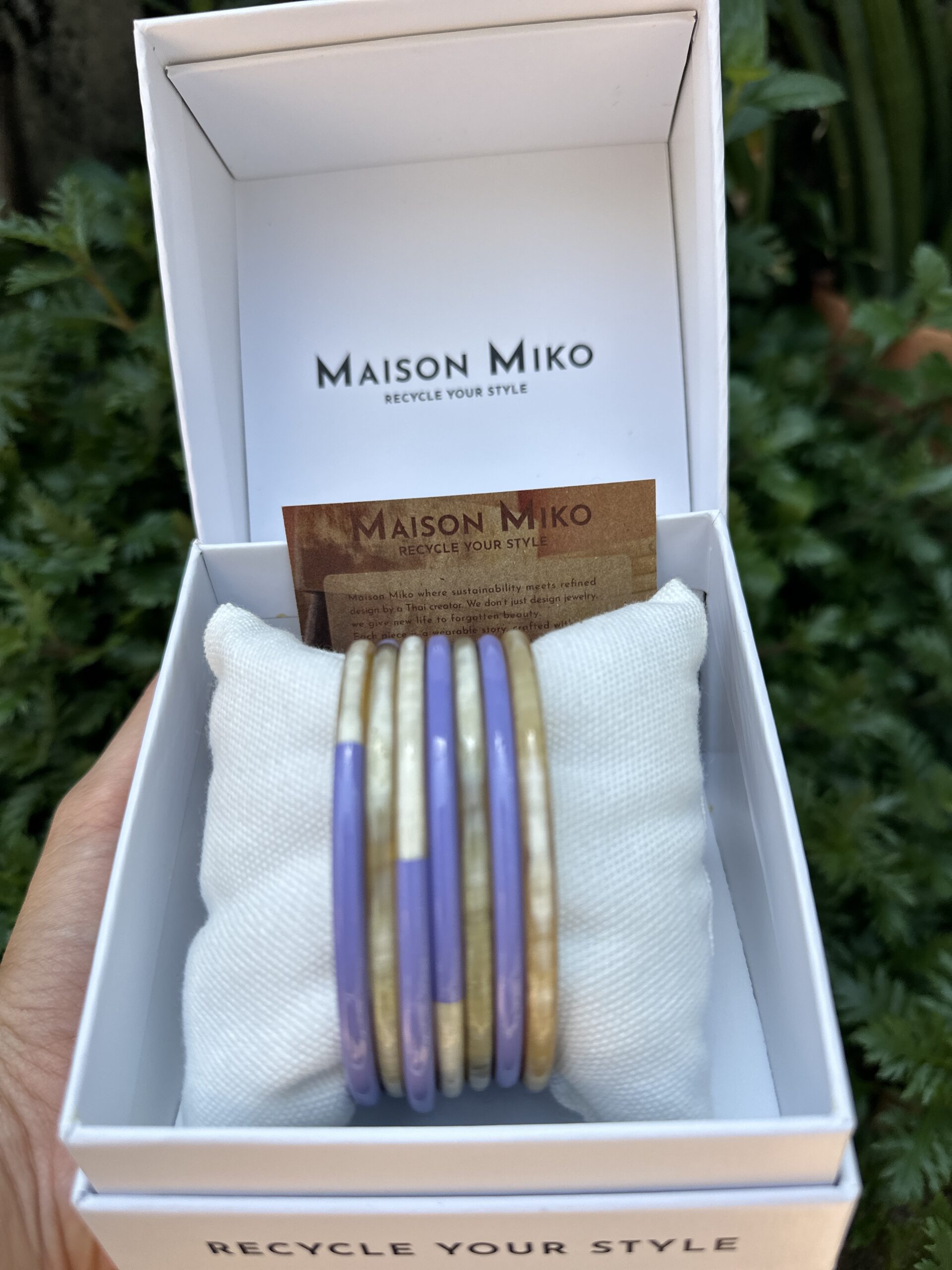 periwinkle-lacquer-buffalo-horn-bangles-set-of-7-maison-miko-9